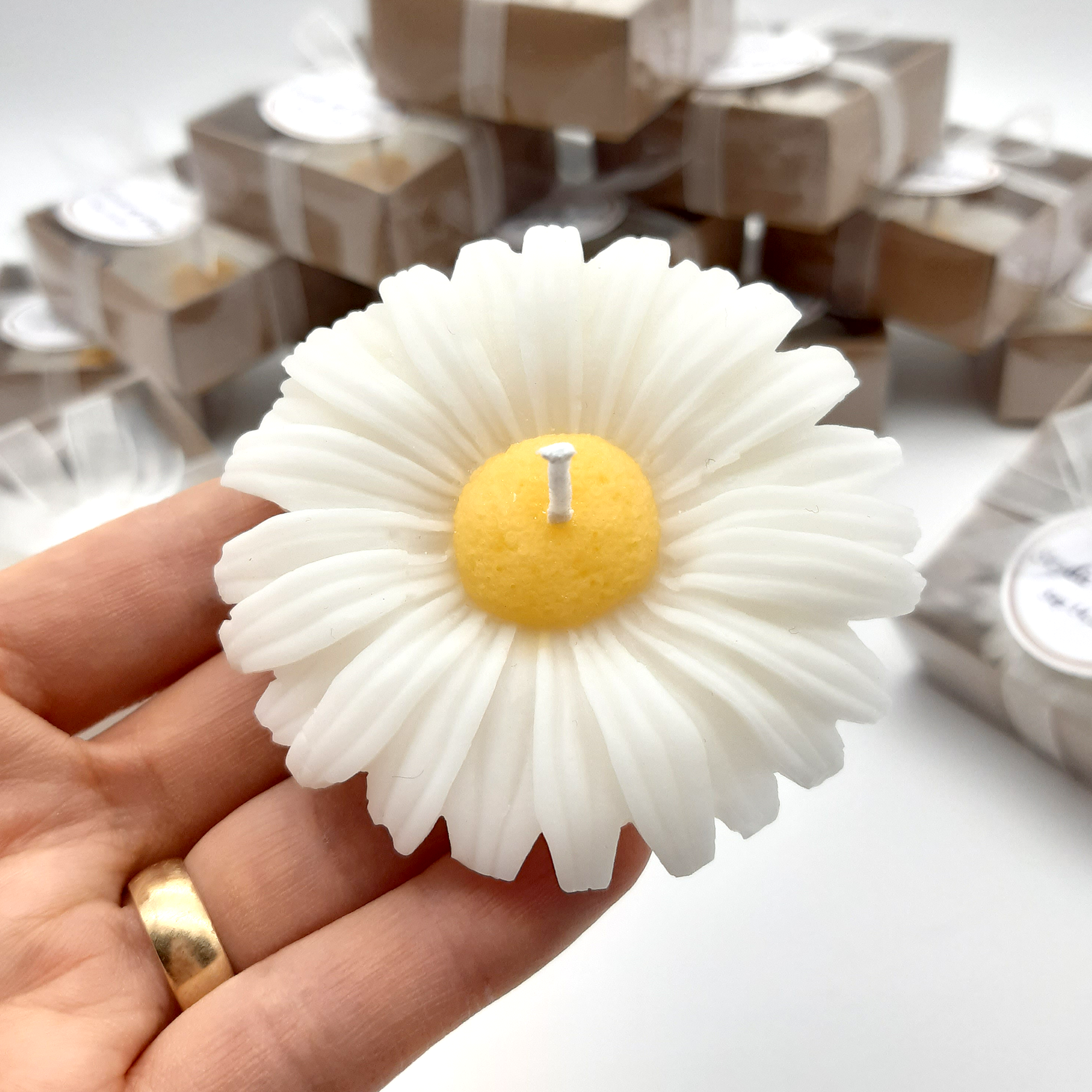 Return Gifts for favours Daisy Shaped Candle gifts for Wedding Party